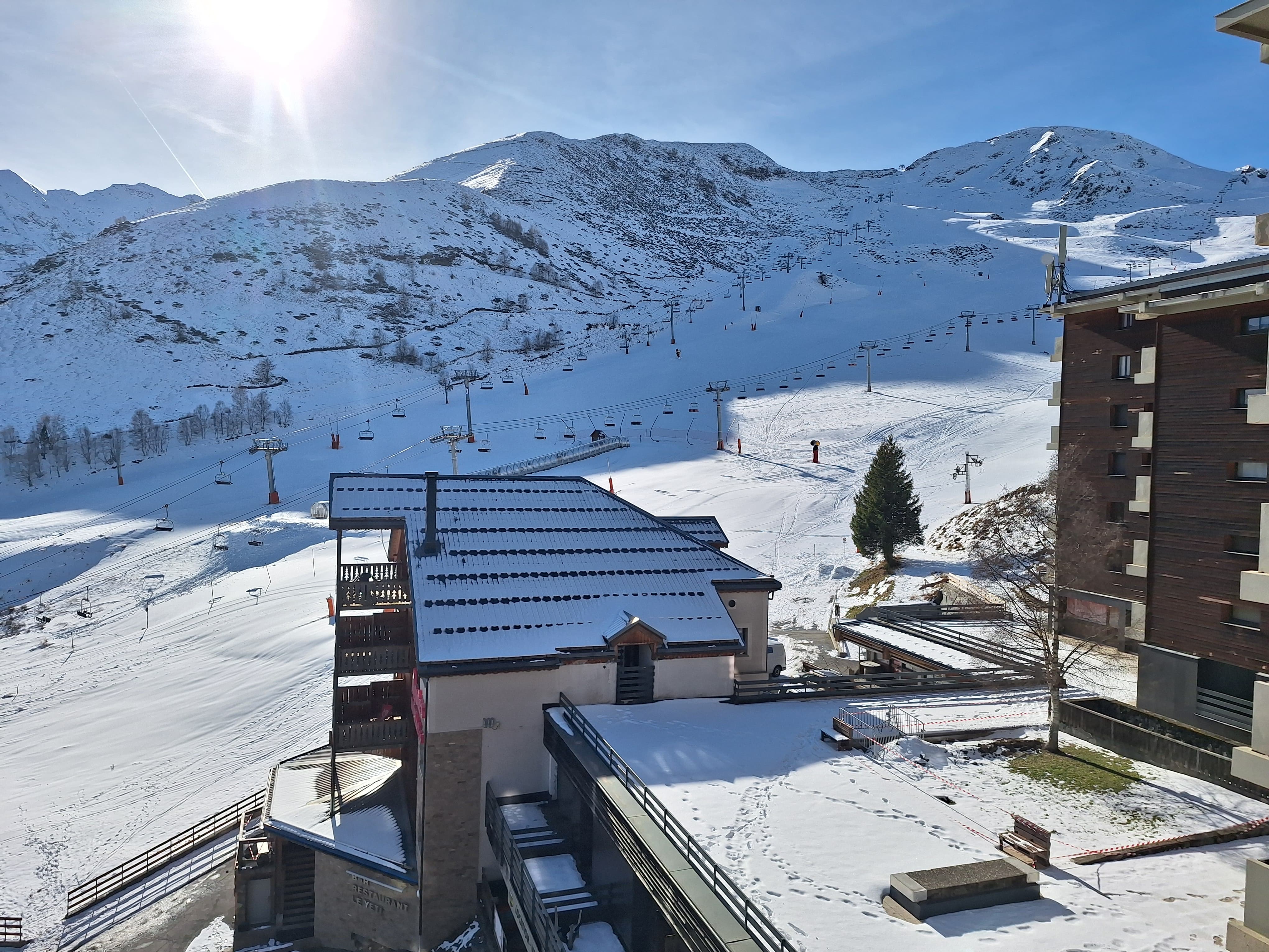 Pré-ouverture station de ski Peyragudes sous le soleil